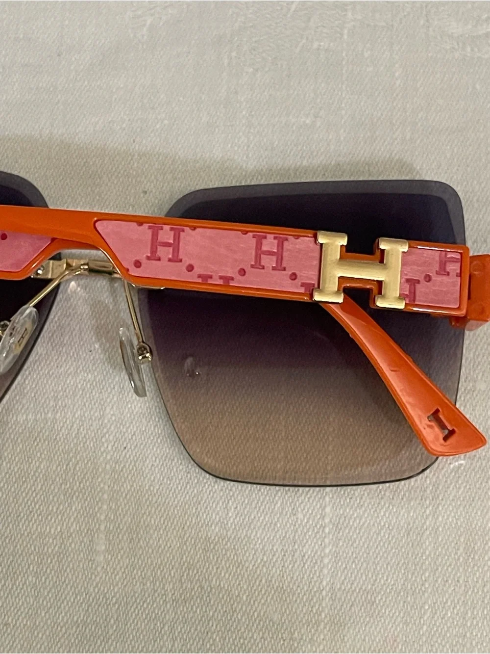 No brnad oversized square